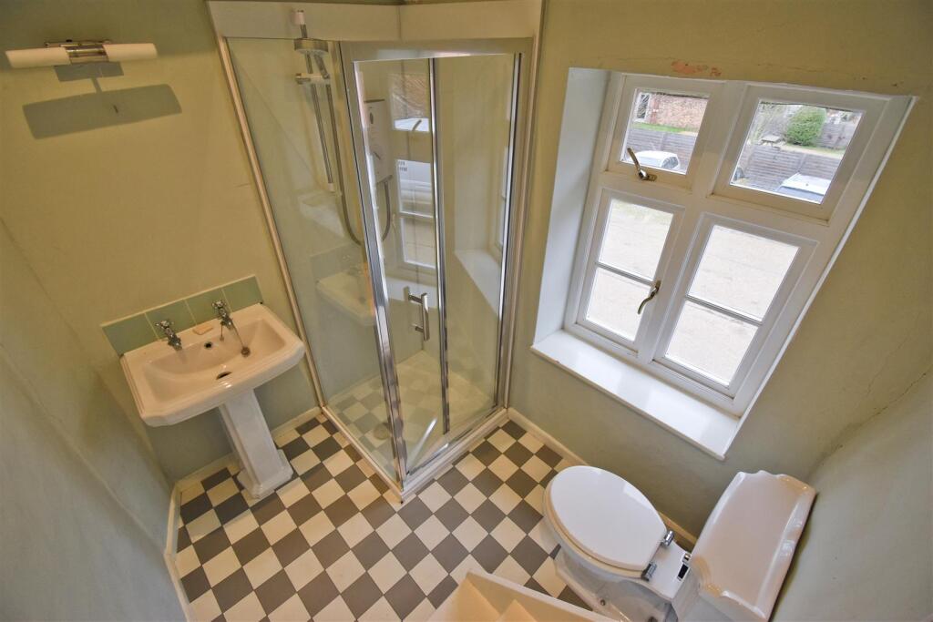 Ensuite 2.jpg