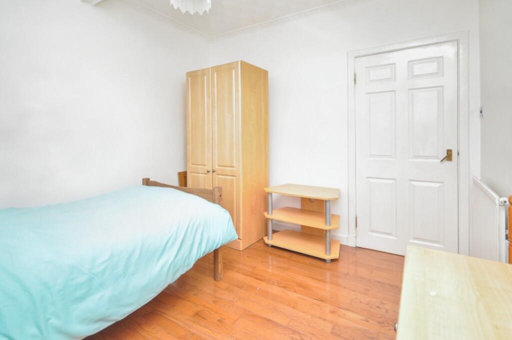 Dining Room/ Bed 3