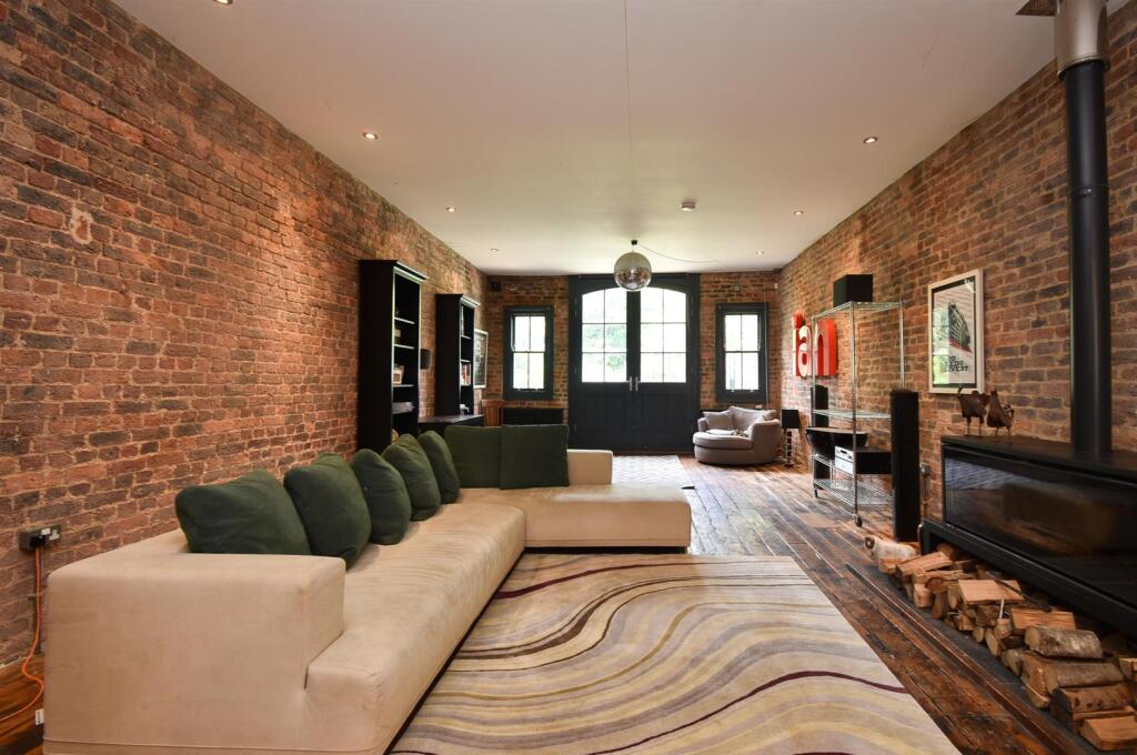 Open plan living space 1st floor