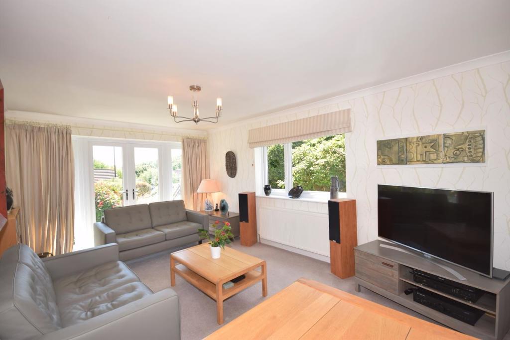 SITTING ROOM.JPG