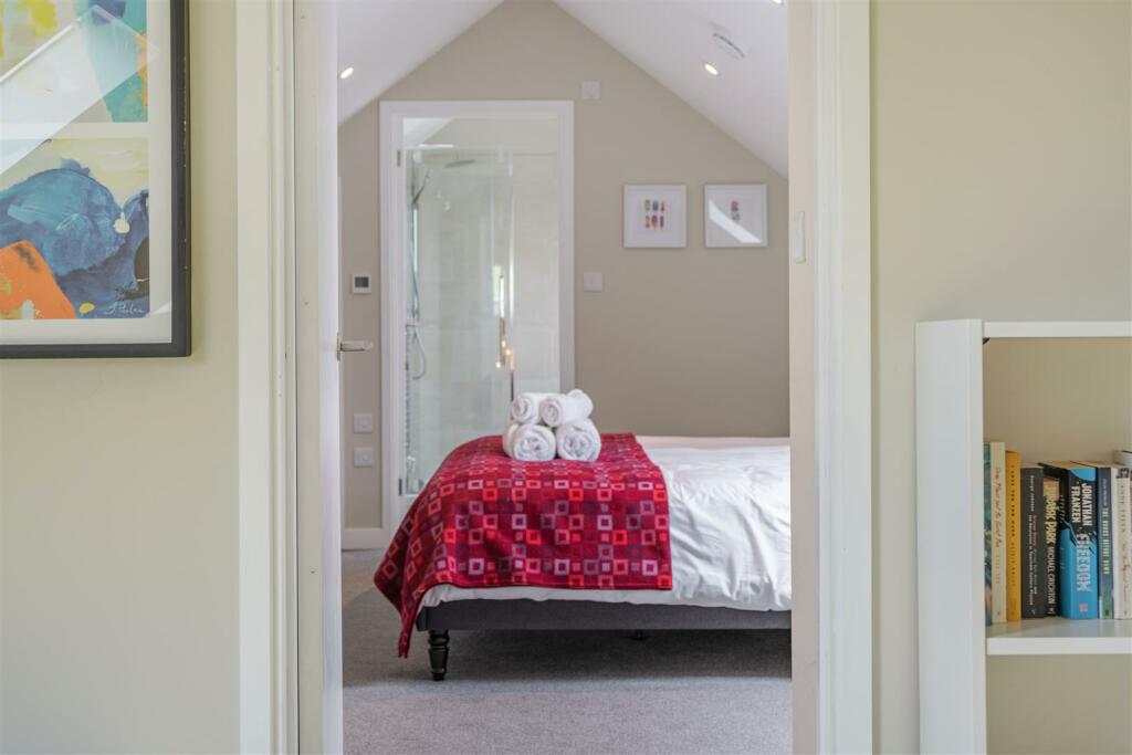 8508933-interior30.jpg