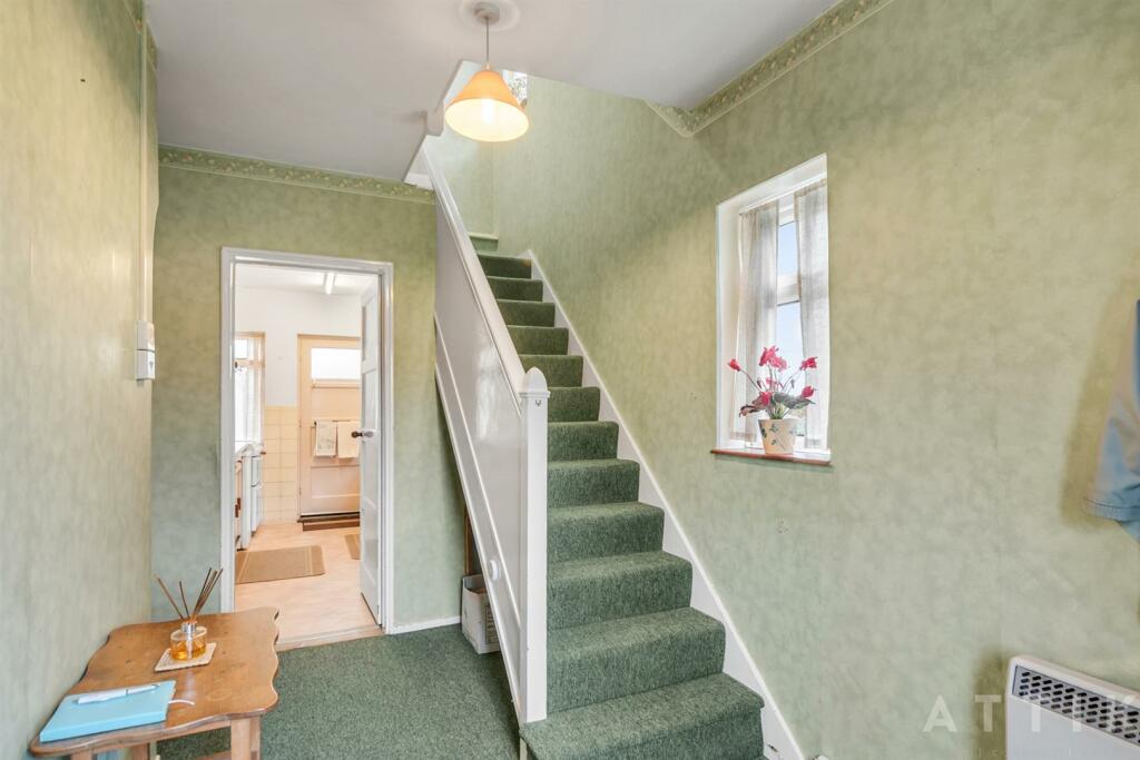 40 The Avenue Halesworth IP19 8JB (3).jpg