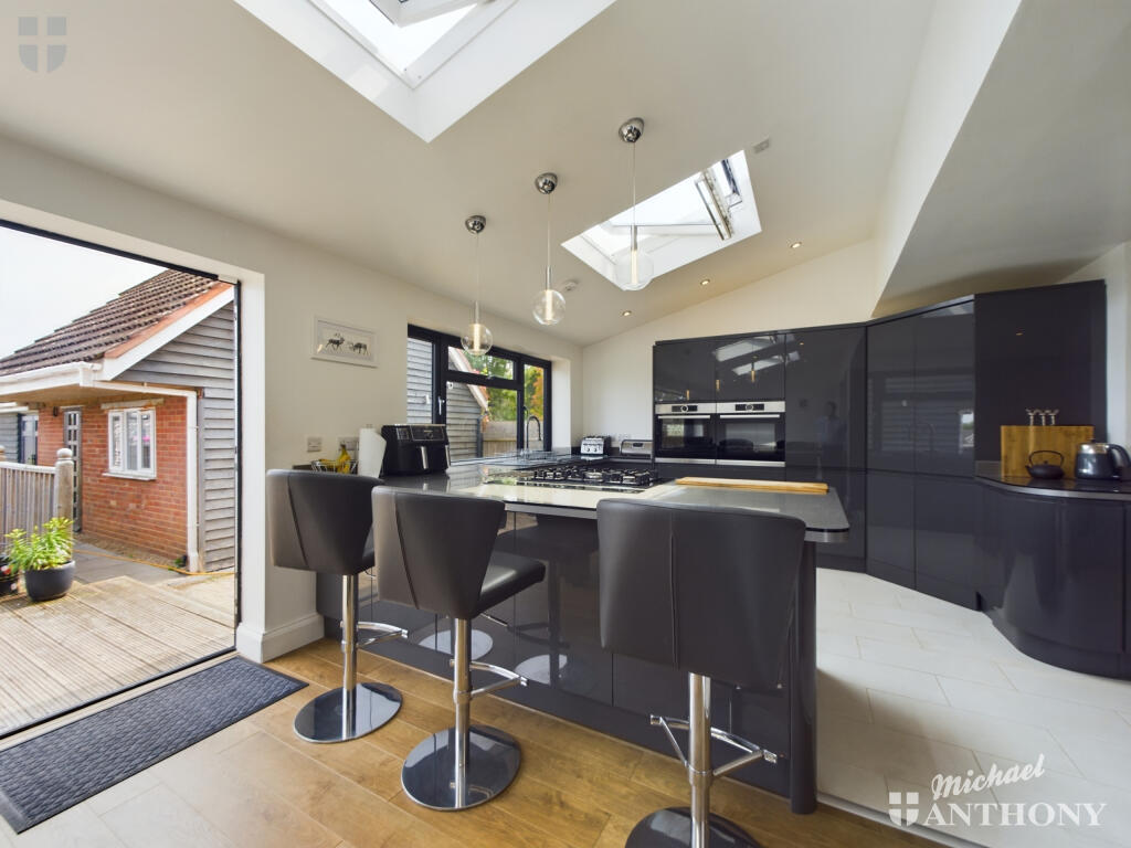 CAM01064G0-PR0399-STILL009