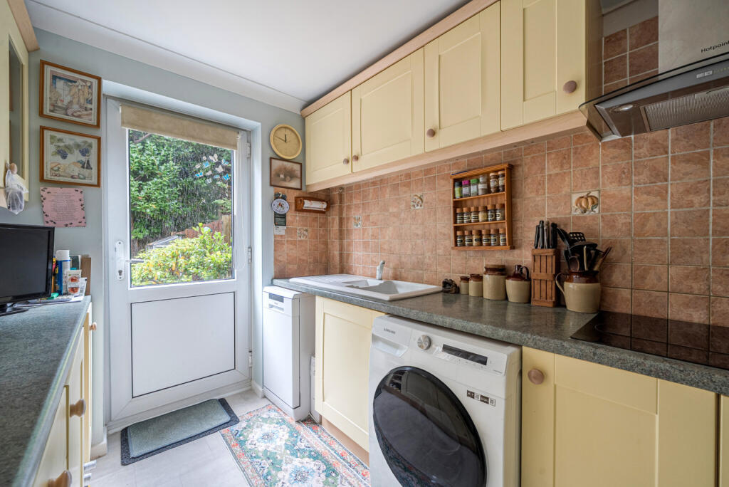 1371183-9-68f61fd...