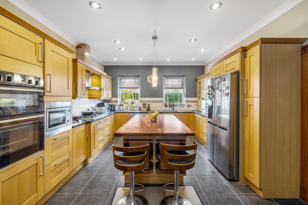 2 Manor Drive (Skegness)-24