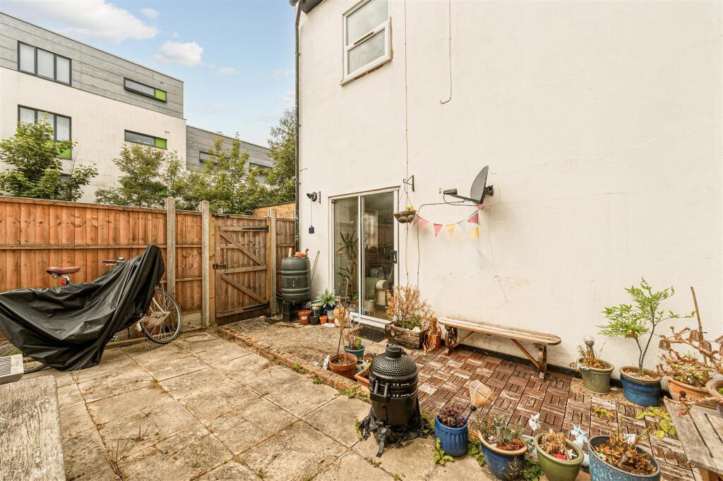 57a Summerlands Avenue-9.jpg