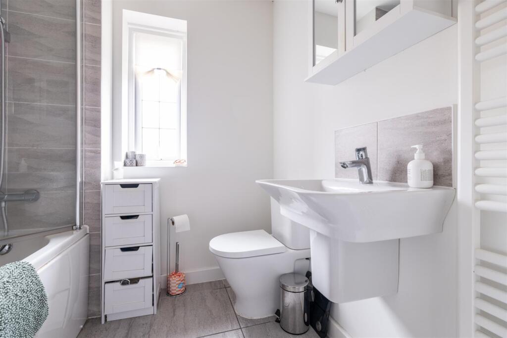 BATHROOM .jpg