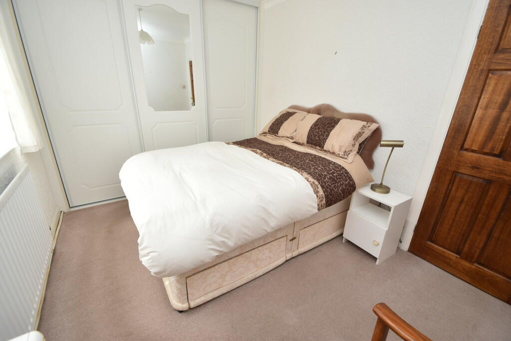 Bed 1 b