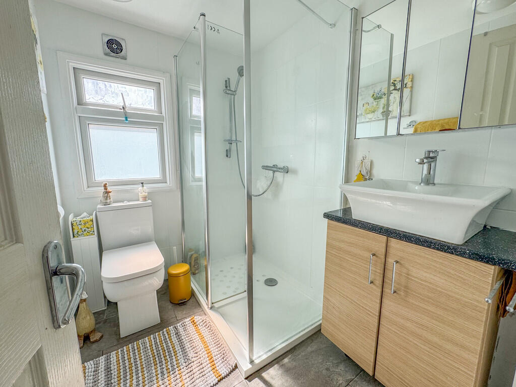 EN SUITE