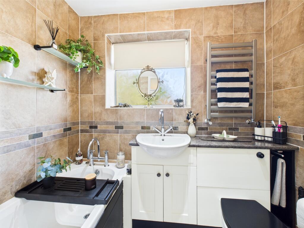 CAM05192G0-PR0053-STILL019