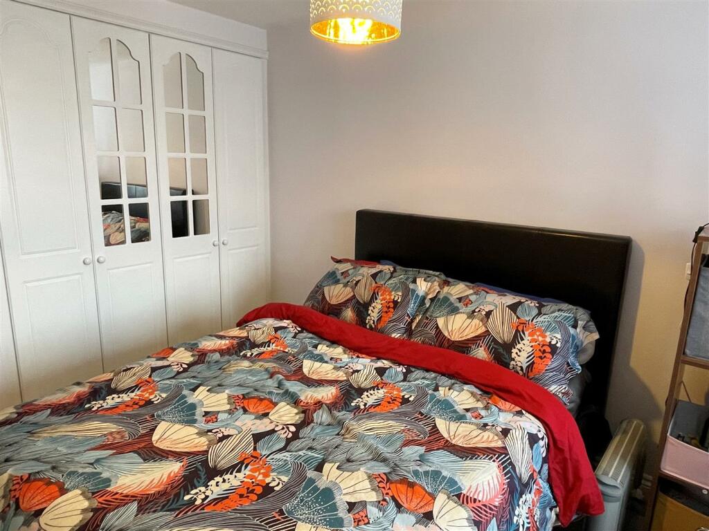 Bed 1a.JPG