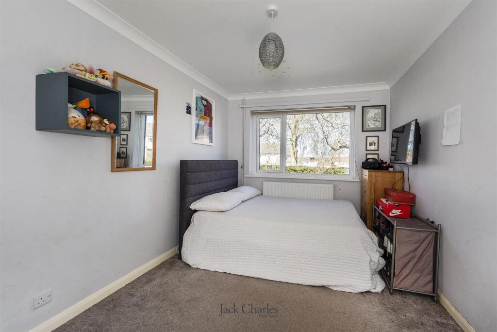 7 Stanley Close, TN12 0TA 010.jpg