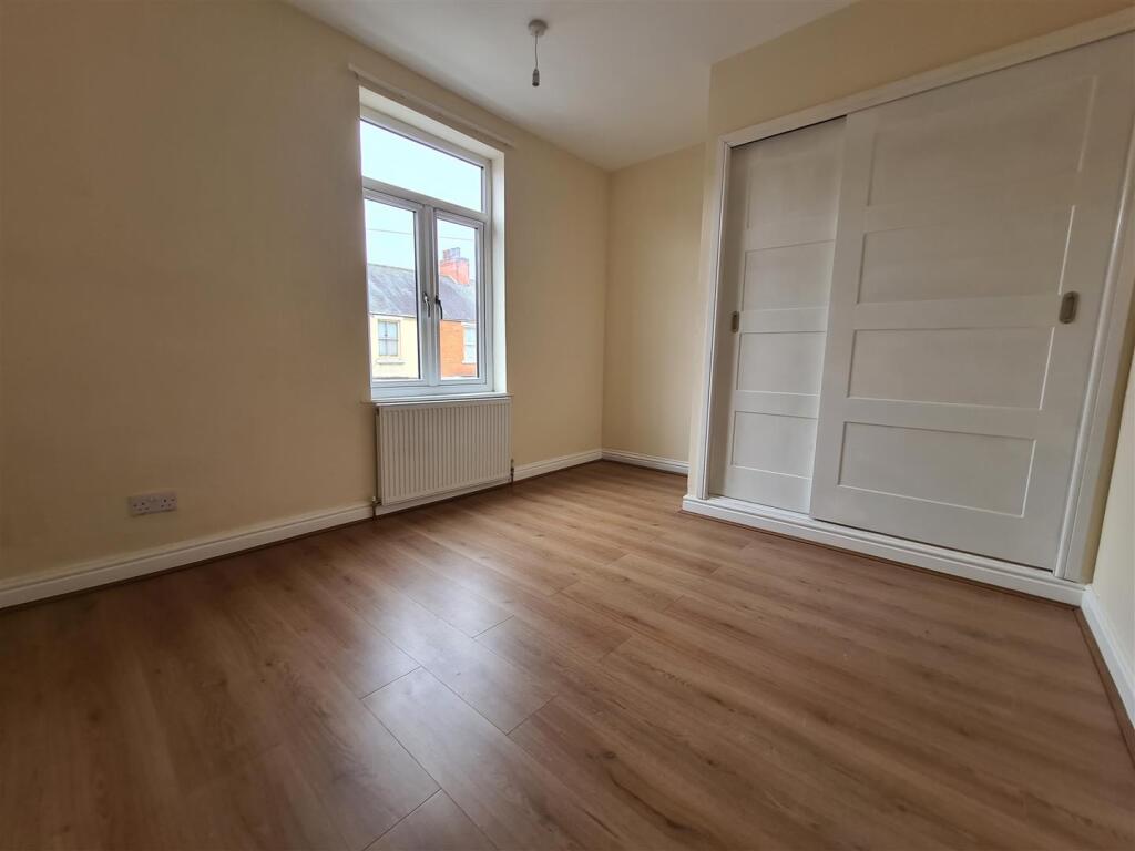 Sandown Road 45 - Bed1.jpg
