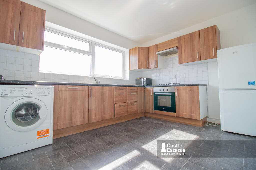 Kitchen &amp; Dining