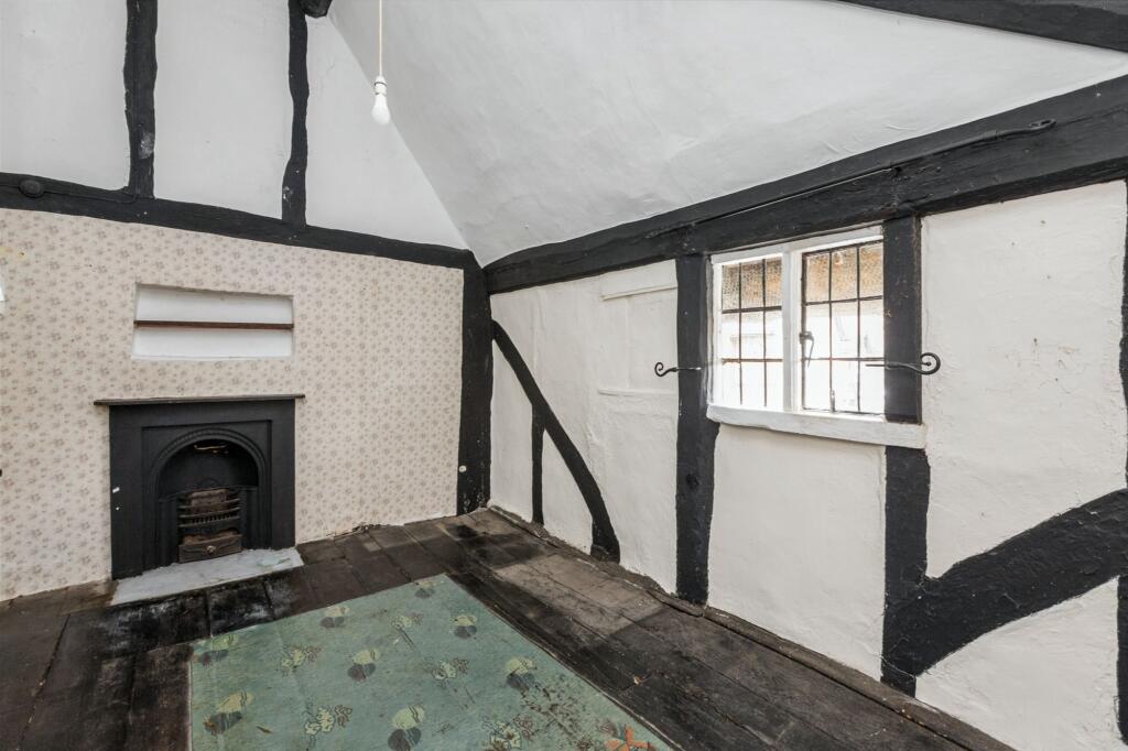 9 South End Road, Milton Bryan, Milton Keynes  Bedfordshire MK17 9HS