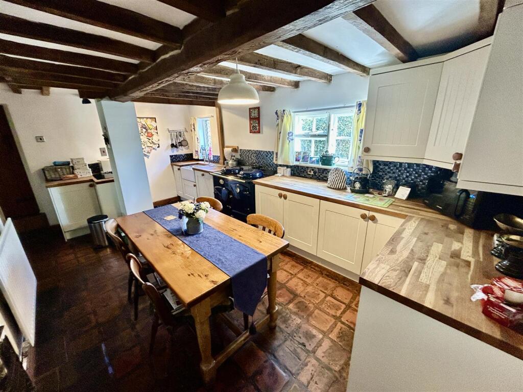 kitchen2.JPG