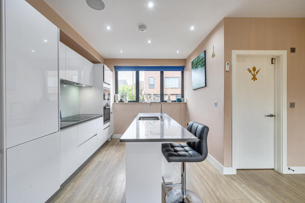 1347818-4-68b705c...