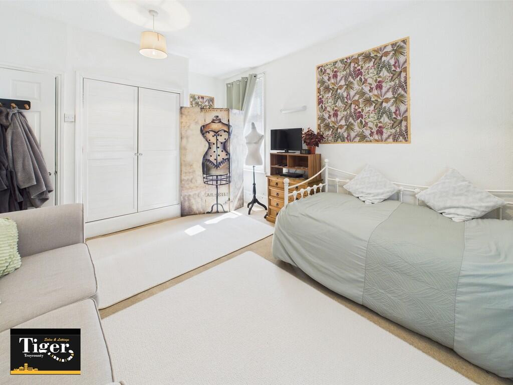 CAM02176G0-PR0582...