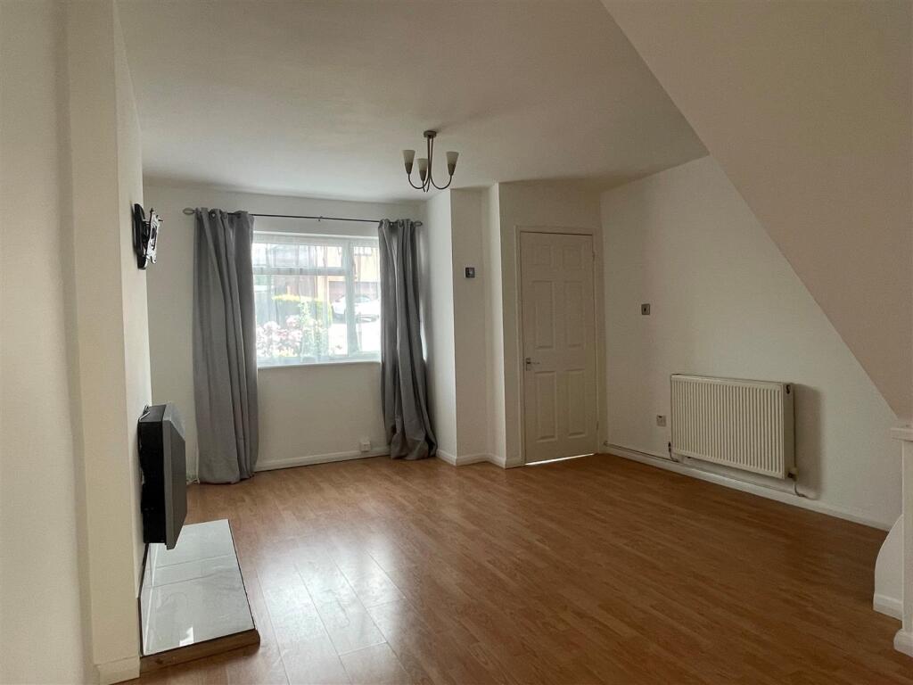 73 Christchurch Drive - Living Room (2).jpg