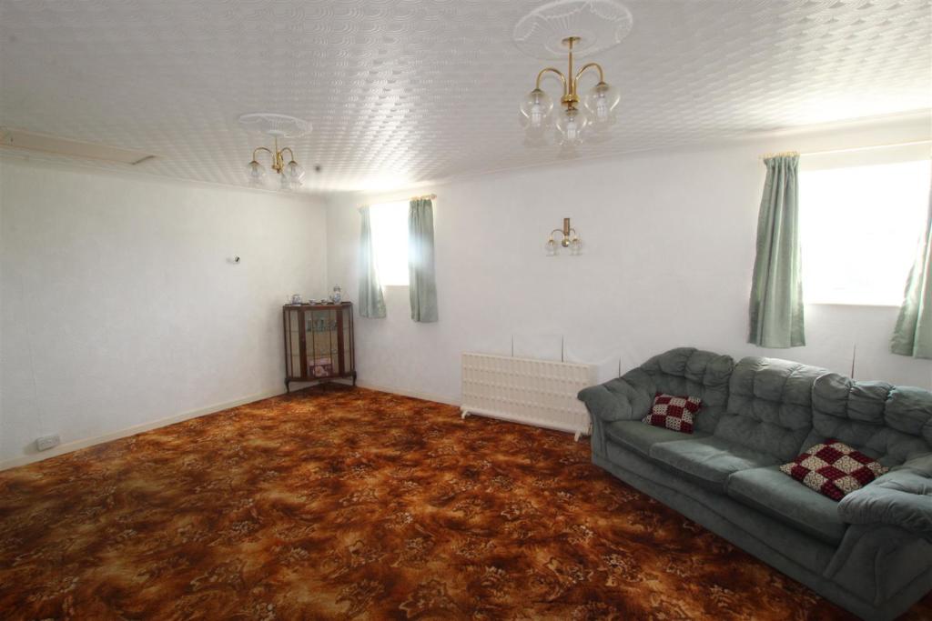 sitting room 2nd angle.JPG