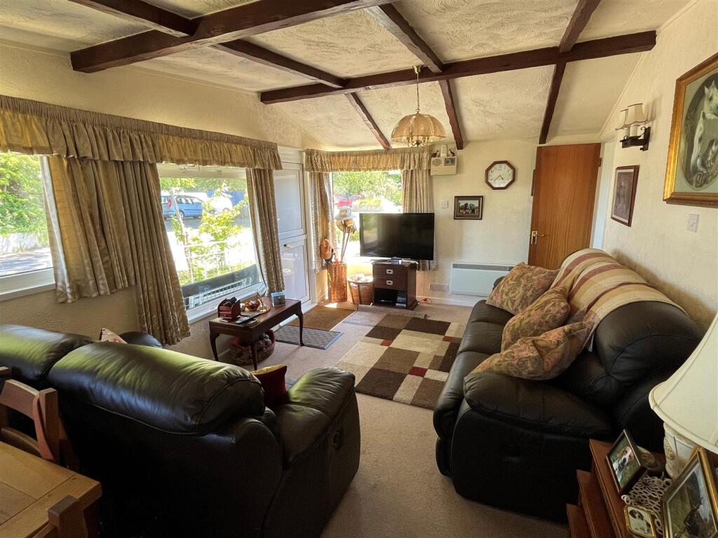 Living Area 2.jpg