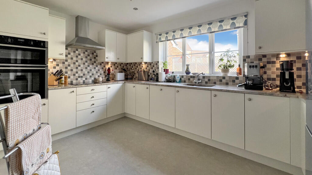 Kitchen/breakfast...