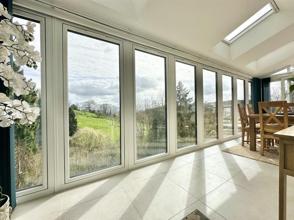 Familyroom.jpg
