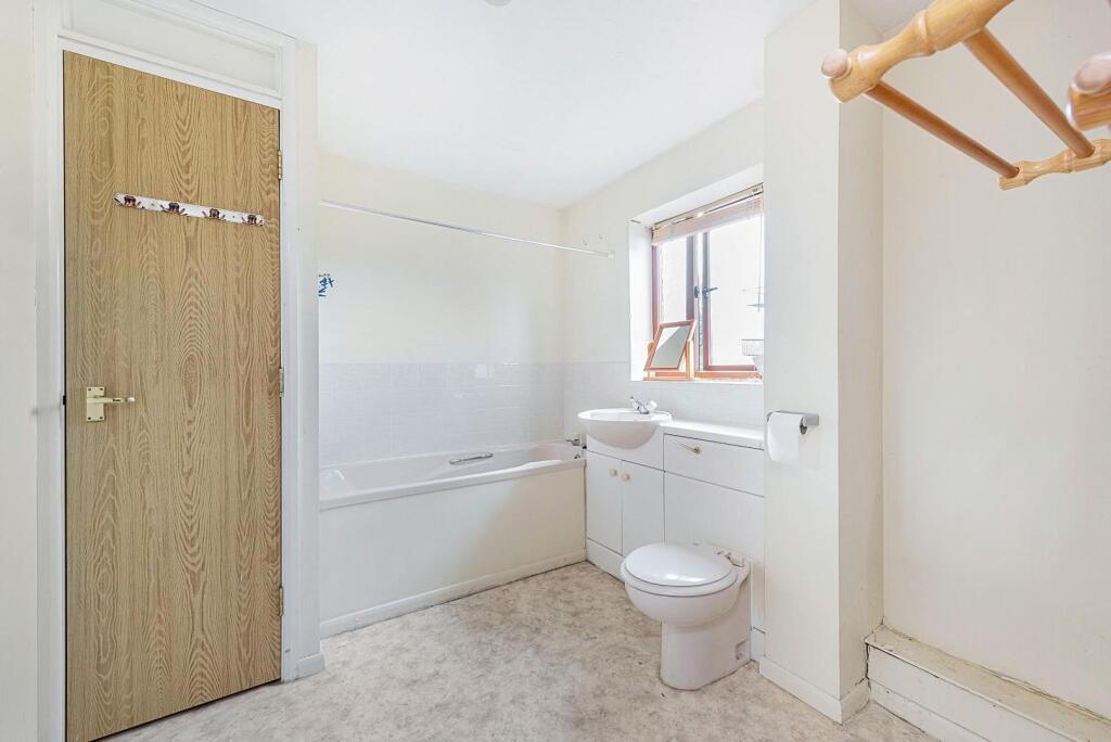 16969_rentmyhome__122_cotton_avenue_4_lo.jpg