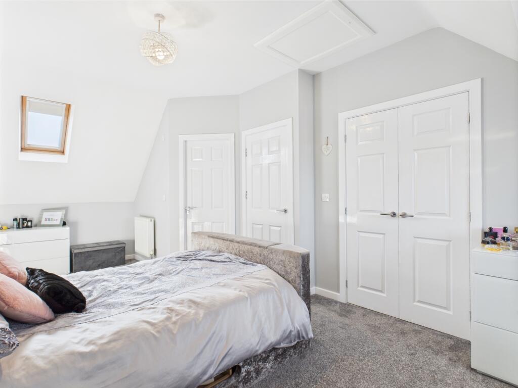 CAM03729G0-PR0041-STILL026