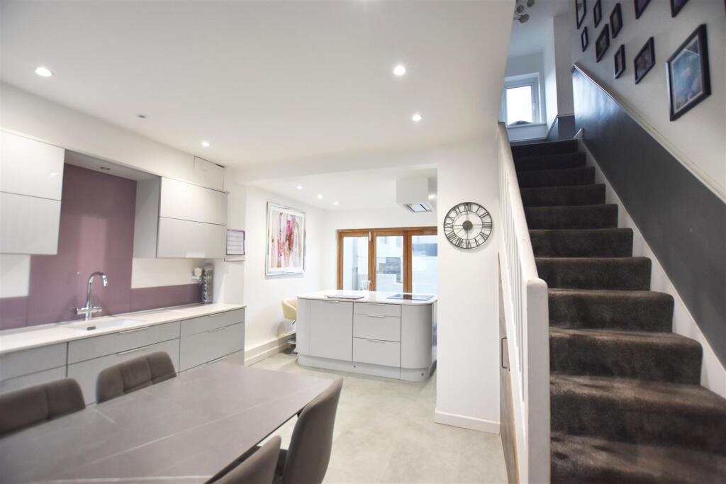 Kitchen 3.jpg