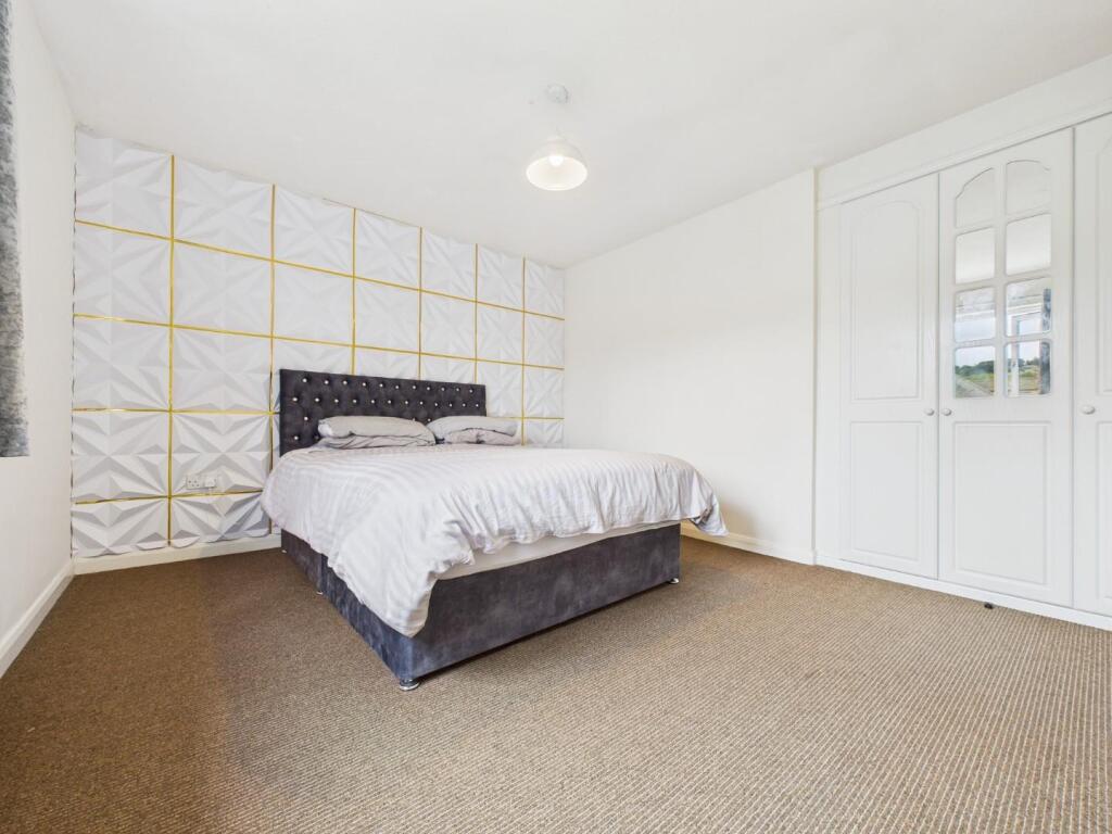 CAM01268G0-PR0389-STILL004.jpg