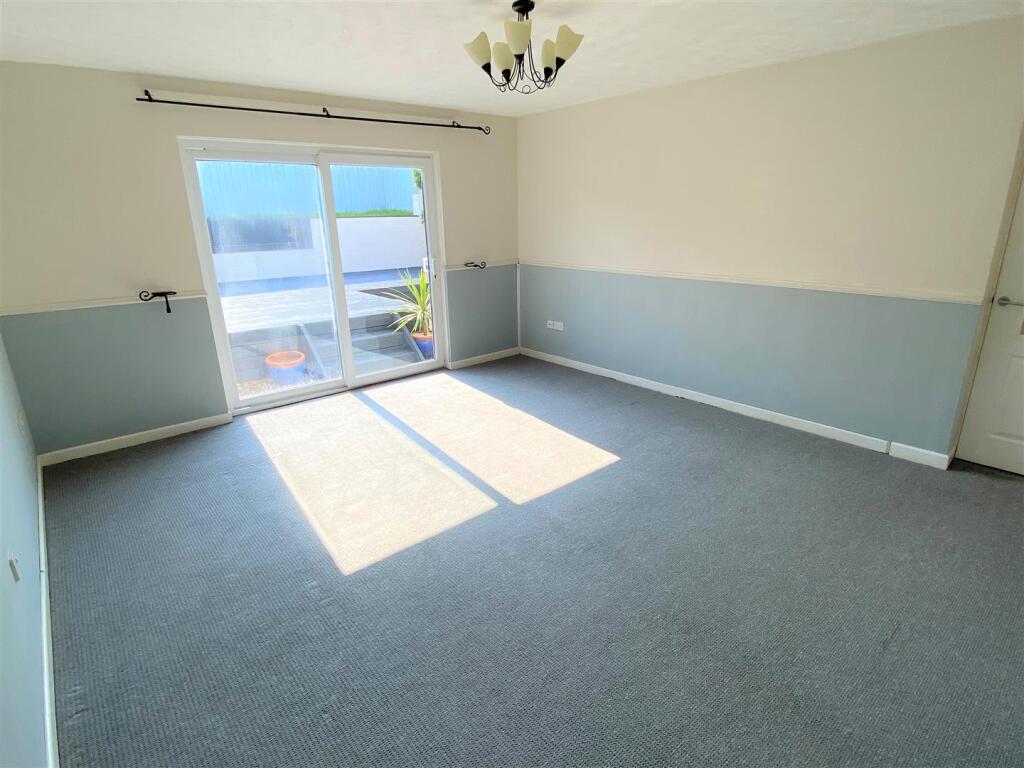 5 Tremear Green Lounge