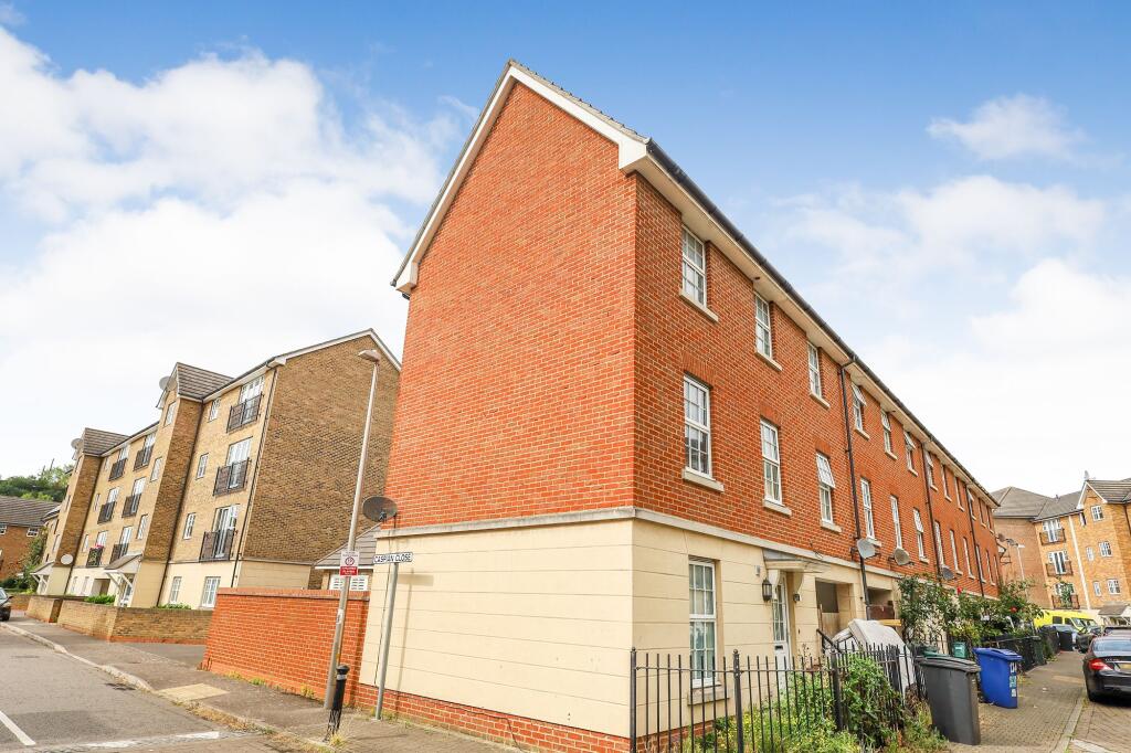 126 Caspian Way, Purfleet, Essex, RM19 1LF
