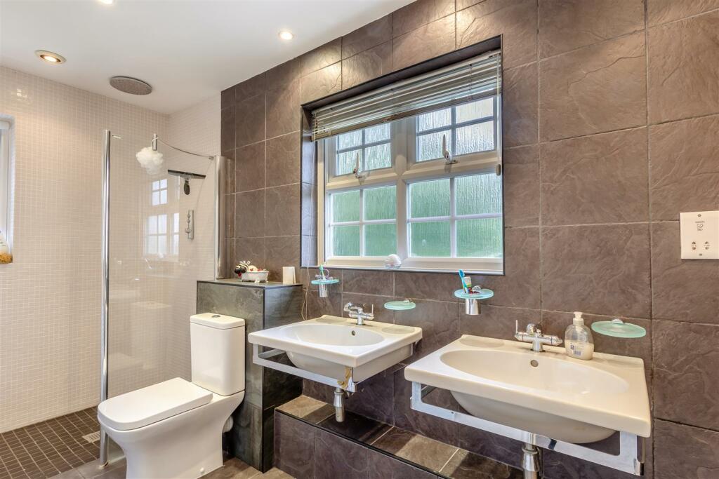 8614848-interior34.jpg