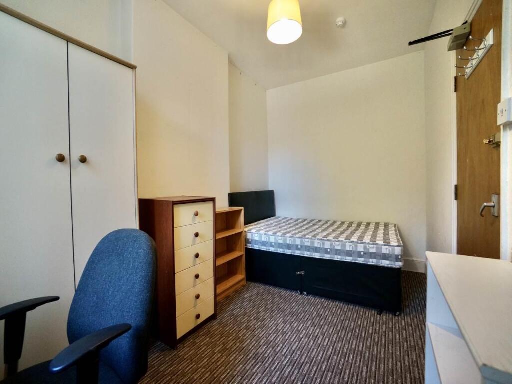Bed2.2.jpg