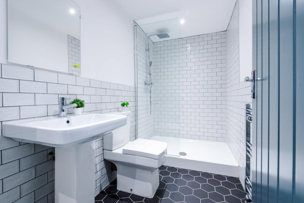 70 Langton Road Bathroom 8