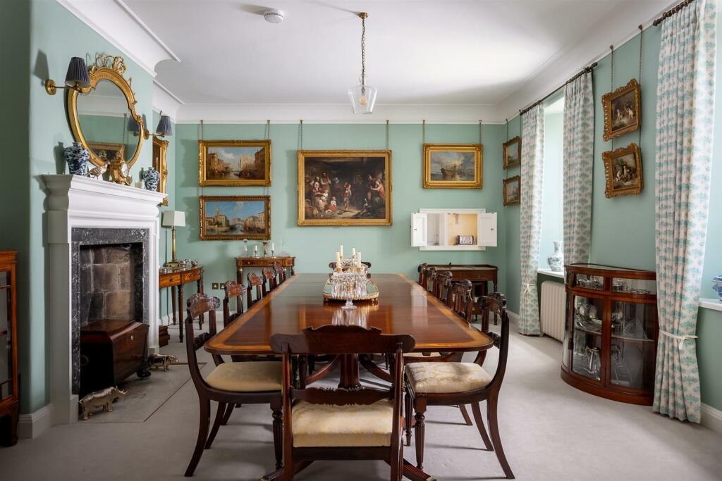 13 - Overbutterrow House - GL5 5BP - Web.jpg