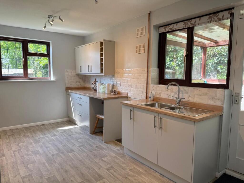 12 delta way kitchen 2.jpg