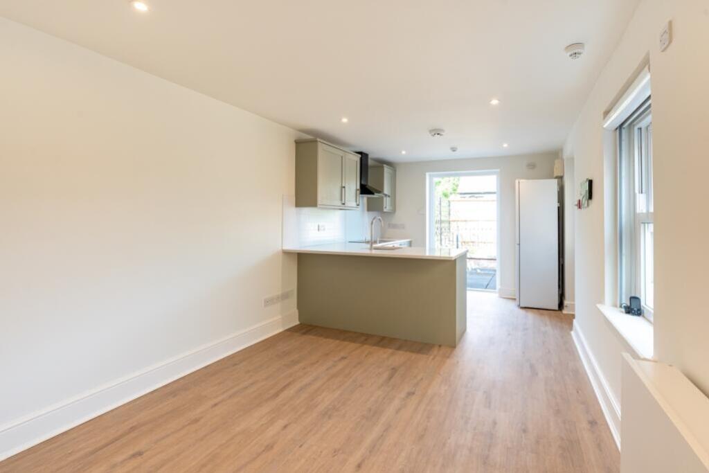 10516_10702116_IMG_02_0000