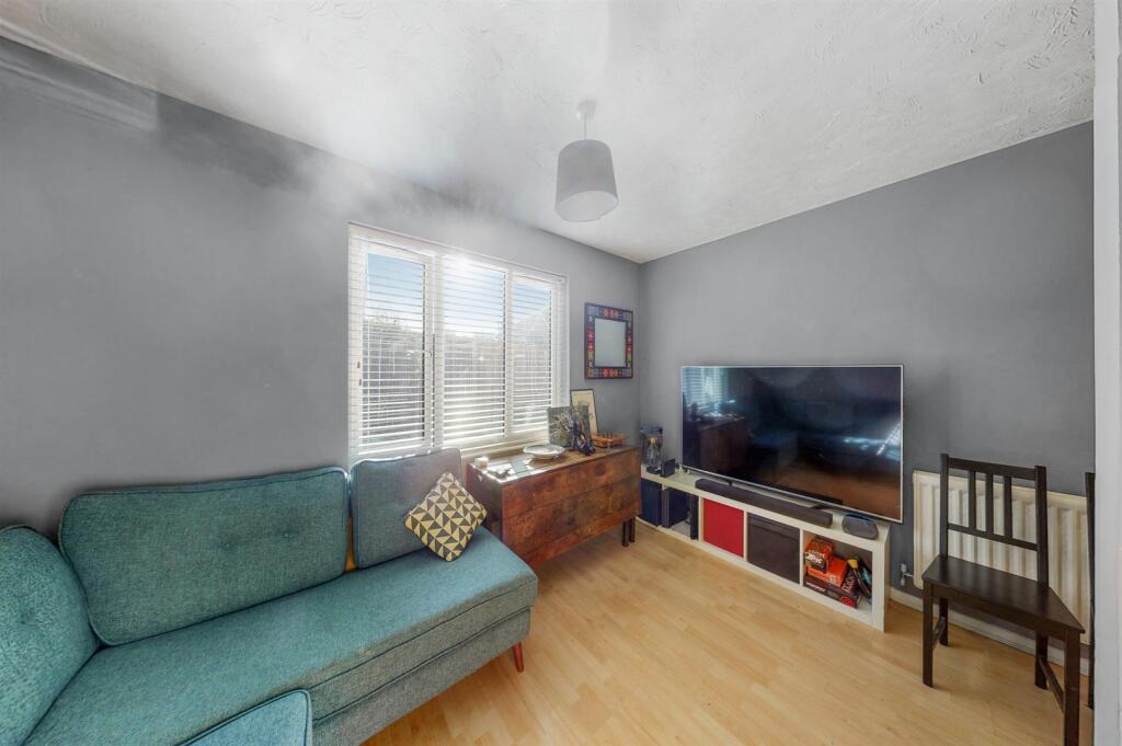 Bryn_House_Broadfields_Way_01132022_213117.jpg