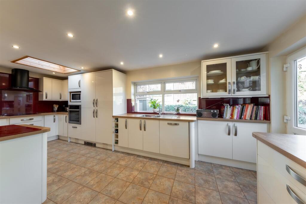 10 Windsor Close-001.jpg