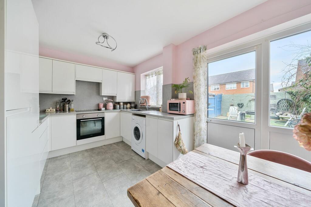 Kitchen/Dining Room (2)