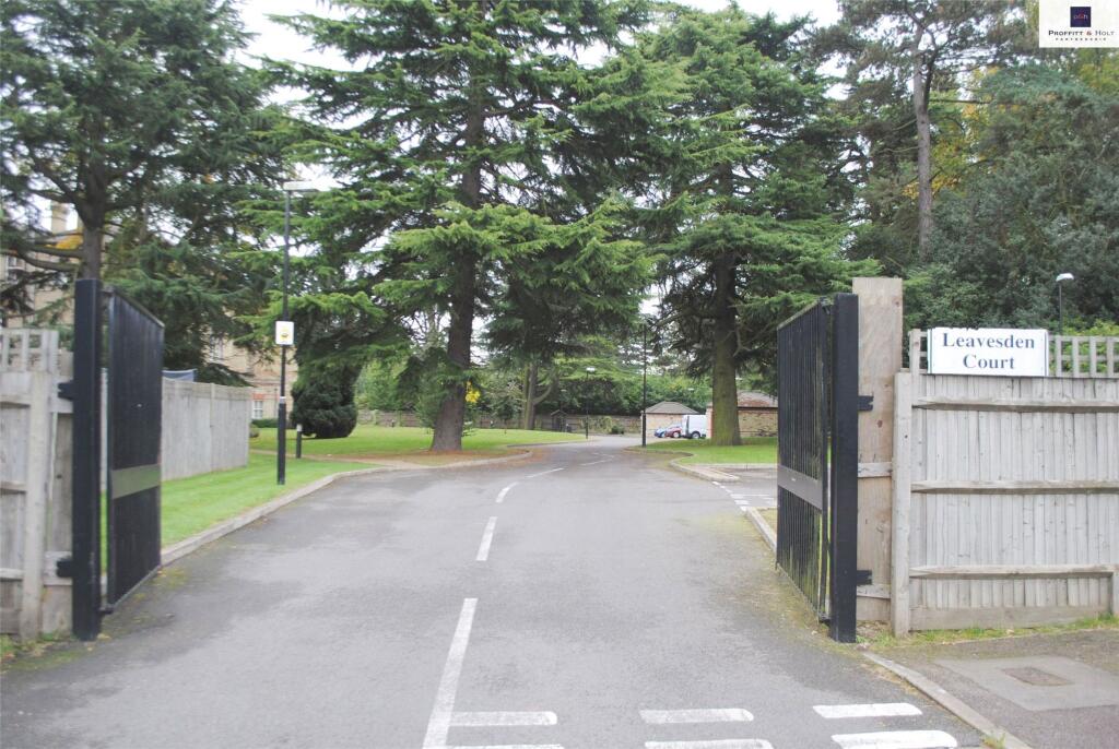 Leavesden Court