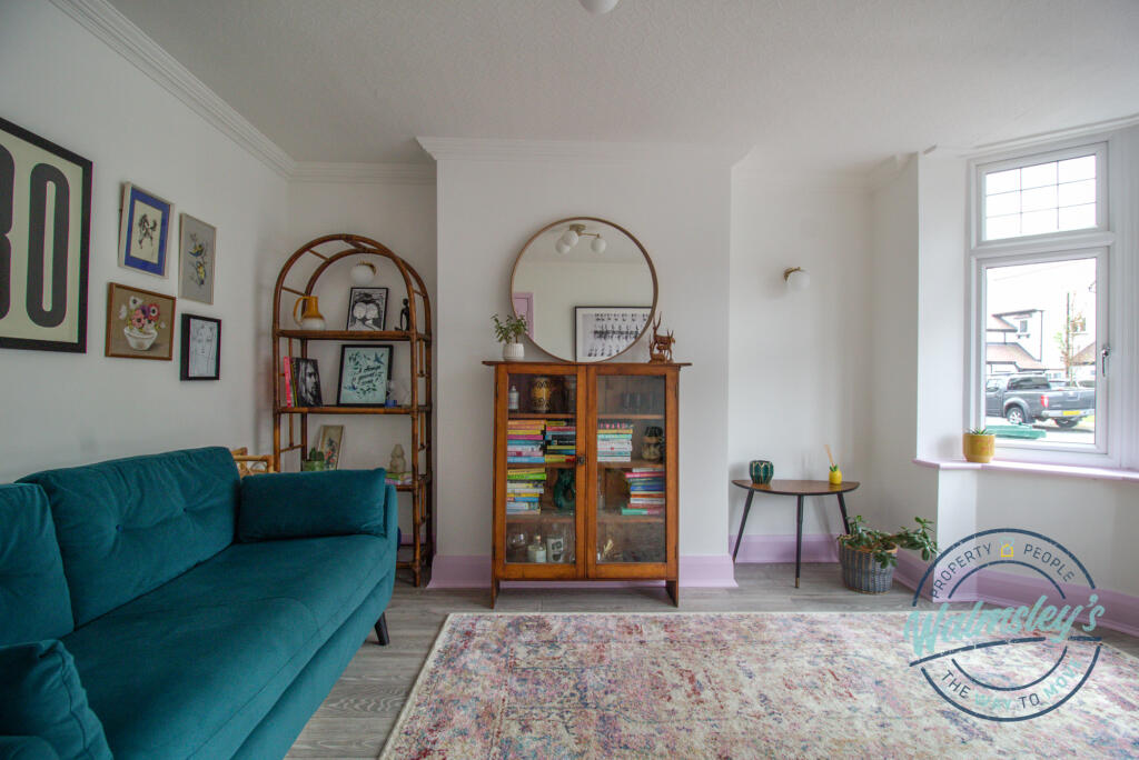 Sitting room to frontage