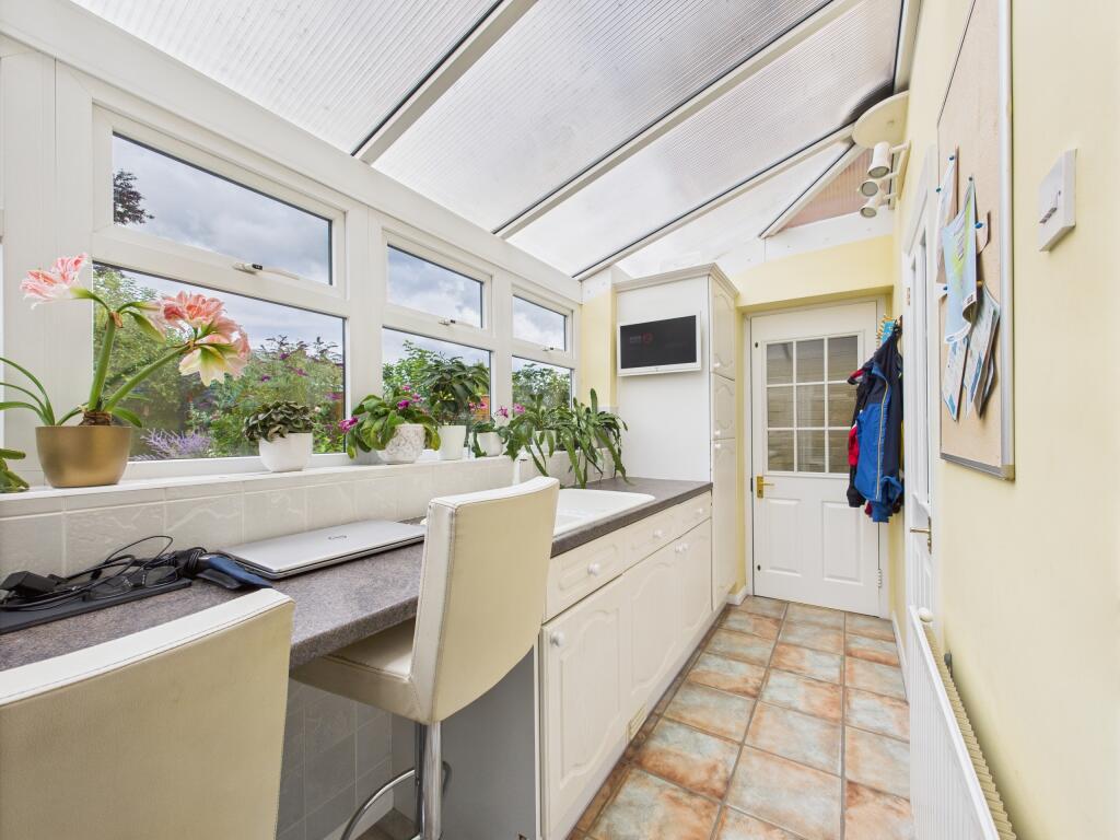 CAM01354G0-PR0562-STILL022