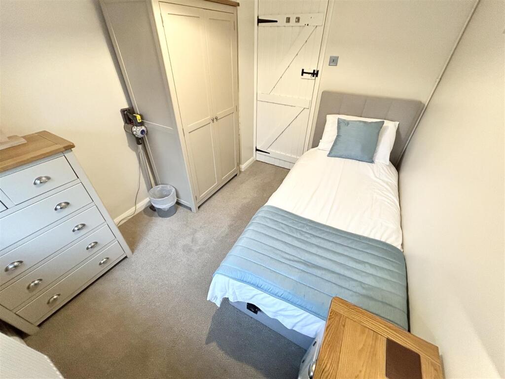 G Bed2a.jpeg