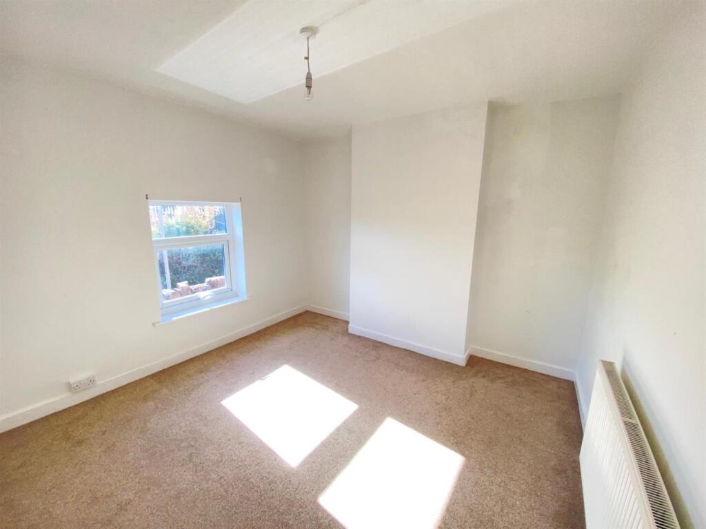 BEDROOM.jpg