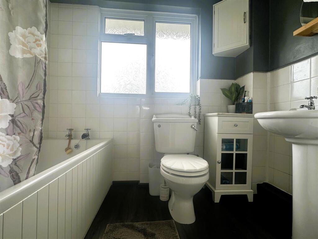 Bathroom II.jpg