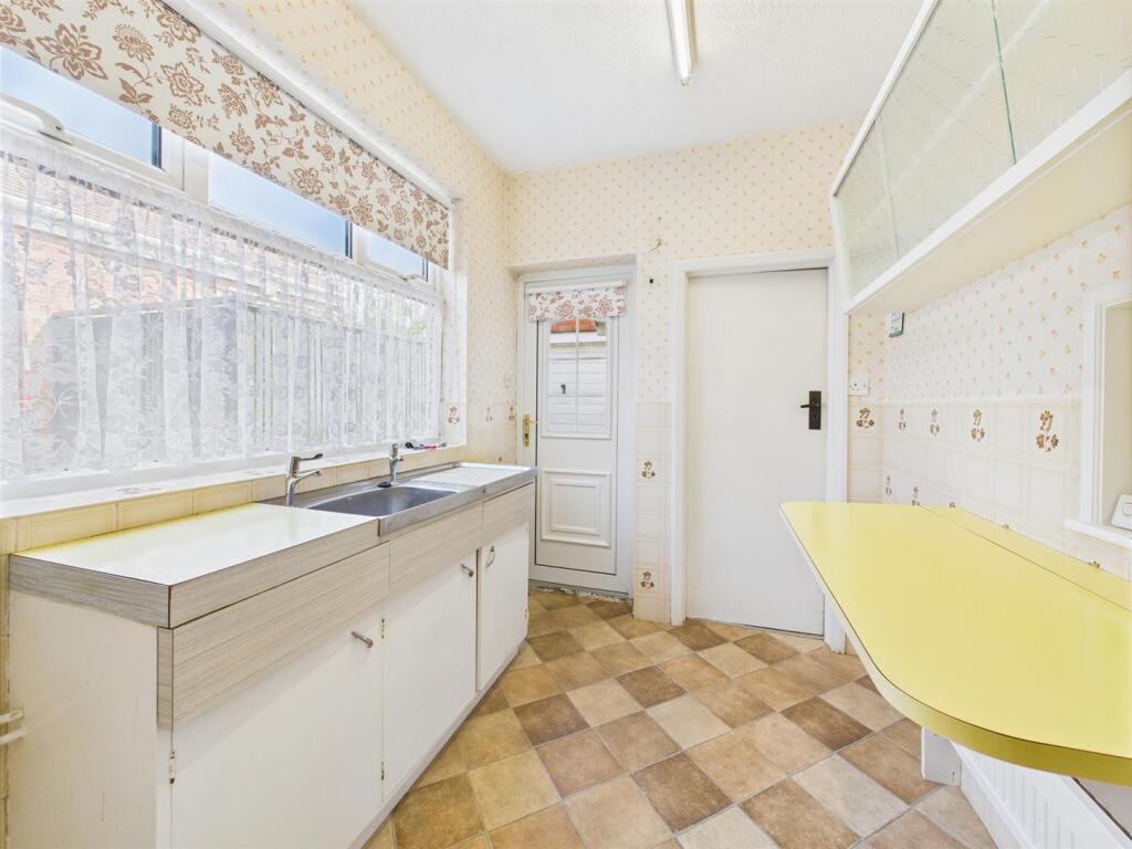 Kitchen: