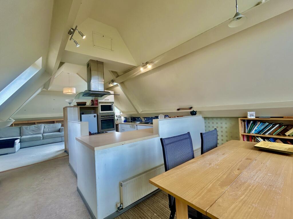 Kitchen / Dining Area